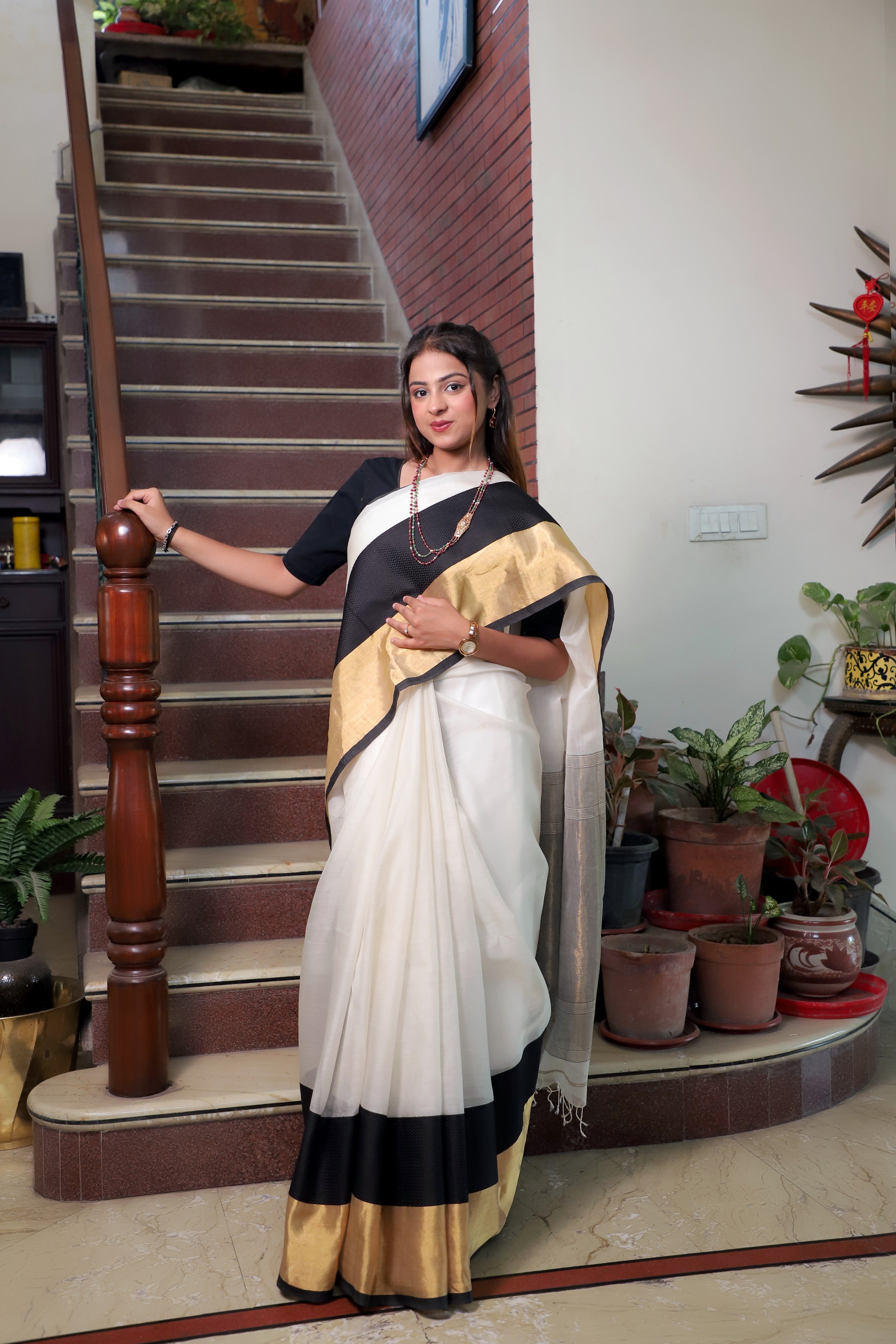 Classic Black & Gold Handloom Saree – Minimal Elegance, Maximum Impact