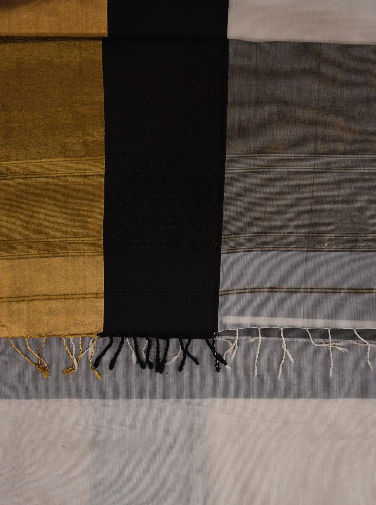 Classic Black & Gold Handloom Saree – Minimal Elegance, Maximum Impact
